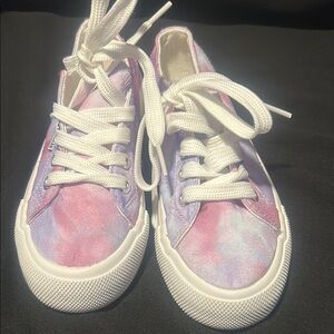 Mudd tennis shoes Tie-Dye Canvas Sneakers with White Laces‎